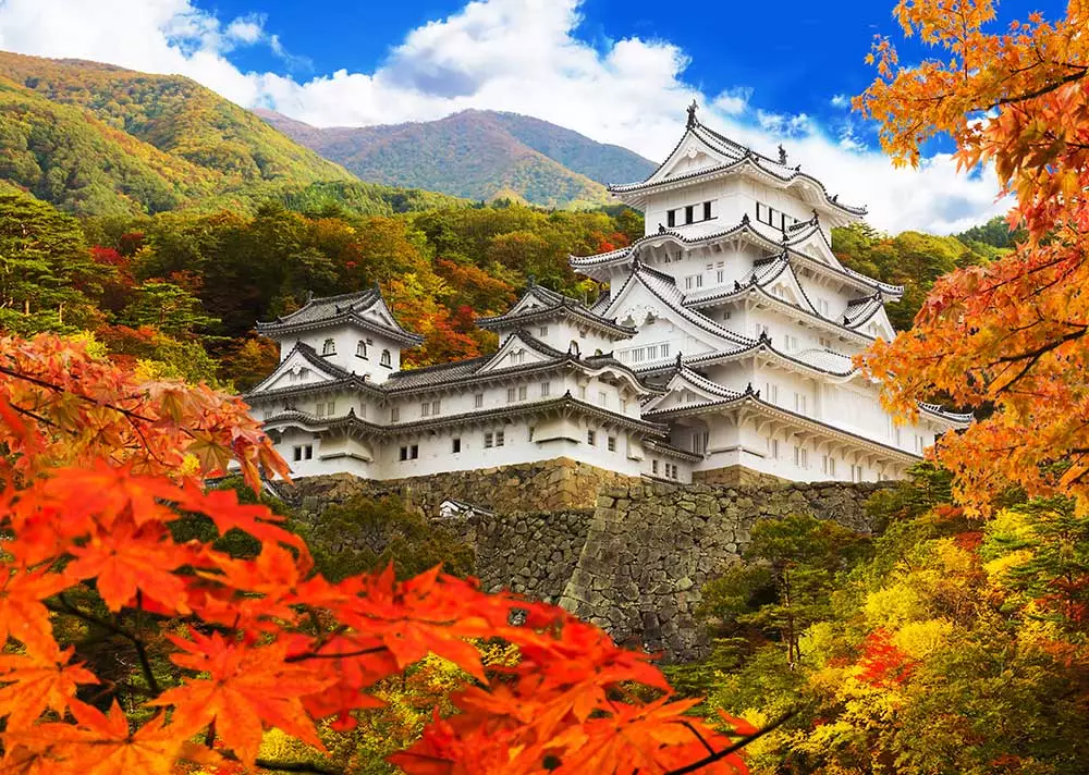 Which castle in Japan is also known as the 'White Heron Castle'?