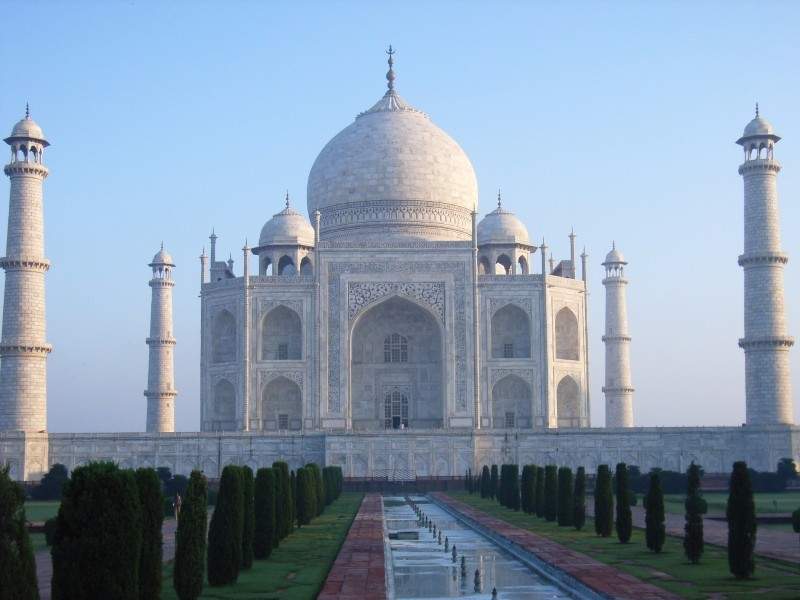 How many workmen did it take to build the Taj Mahal?
