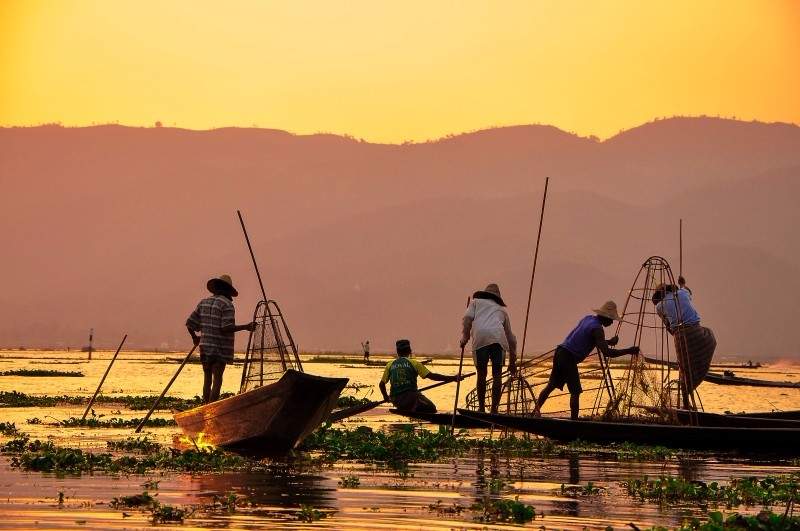 What is the name of the people who live on and around Inle Lake? 
