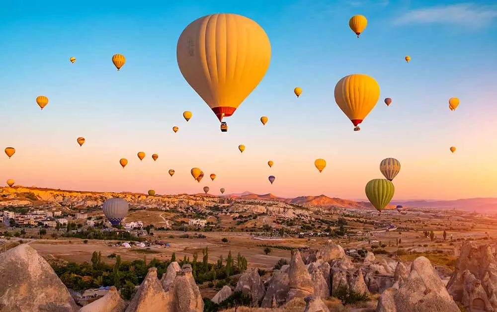 What fairy tale like destination has a hot air balloon display every day?