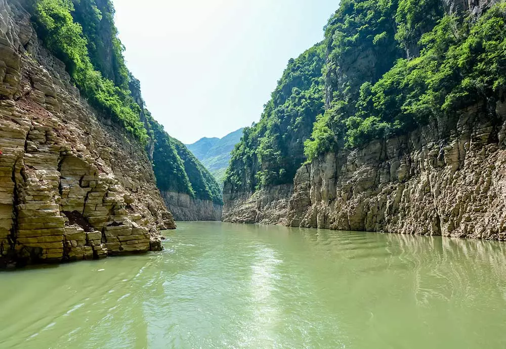 On what river would you spot the Three Gorges Dam?