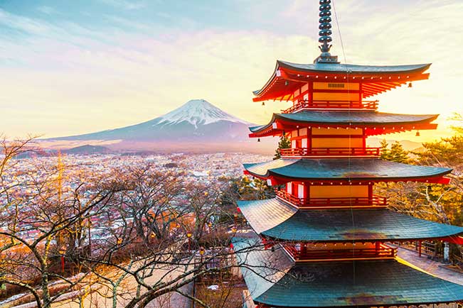 Mount Fuji is at the heart of a huge national park, an area of spectacular scenery and beautiful sights. It&rsquo;s also the perfect place to enjoy a st