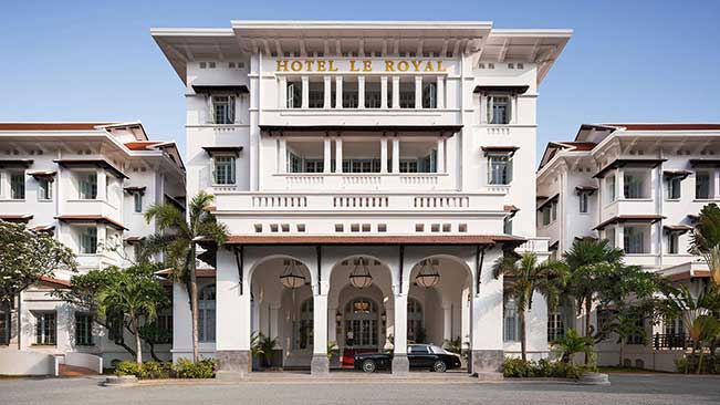 Rediscover the romance of Indochina with a stay at the 5* Raffles Hotel Le Royal. A Phnom Penh landmark since 1929, Le Royal&rsquo;s French colonial architecture, snow-white fa?ade and grand dining rooms evoke memories of travel&rsquo;s golden age.